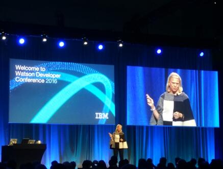 IBM CEO在大会上发表演讲