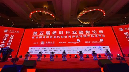 三宝平台机器人开创智慧培训体系 智能智造驱动未来产业革新