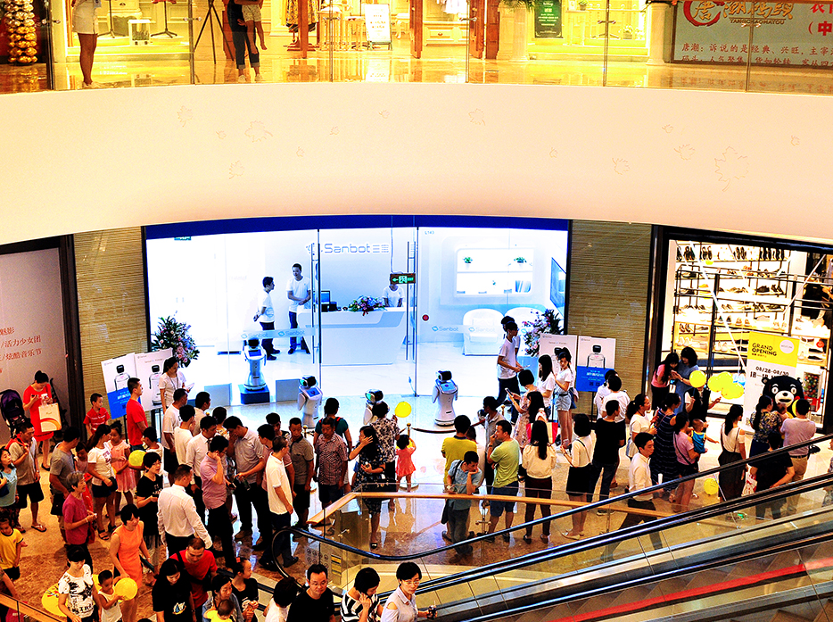 三宝平台机器人官方体验店正式于深圳宝安中洲•πmall购物中心开业亮相